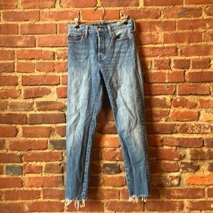 Levi’s Wedgie Fit White Oak Denim Frayed